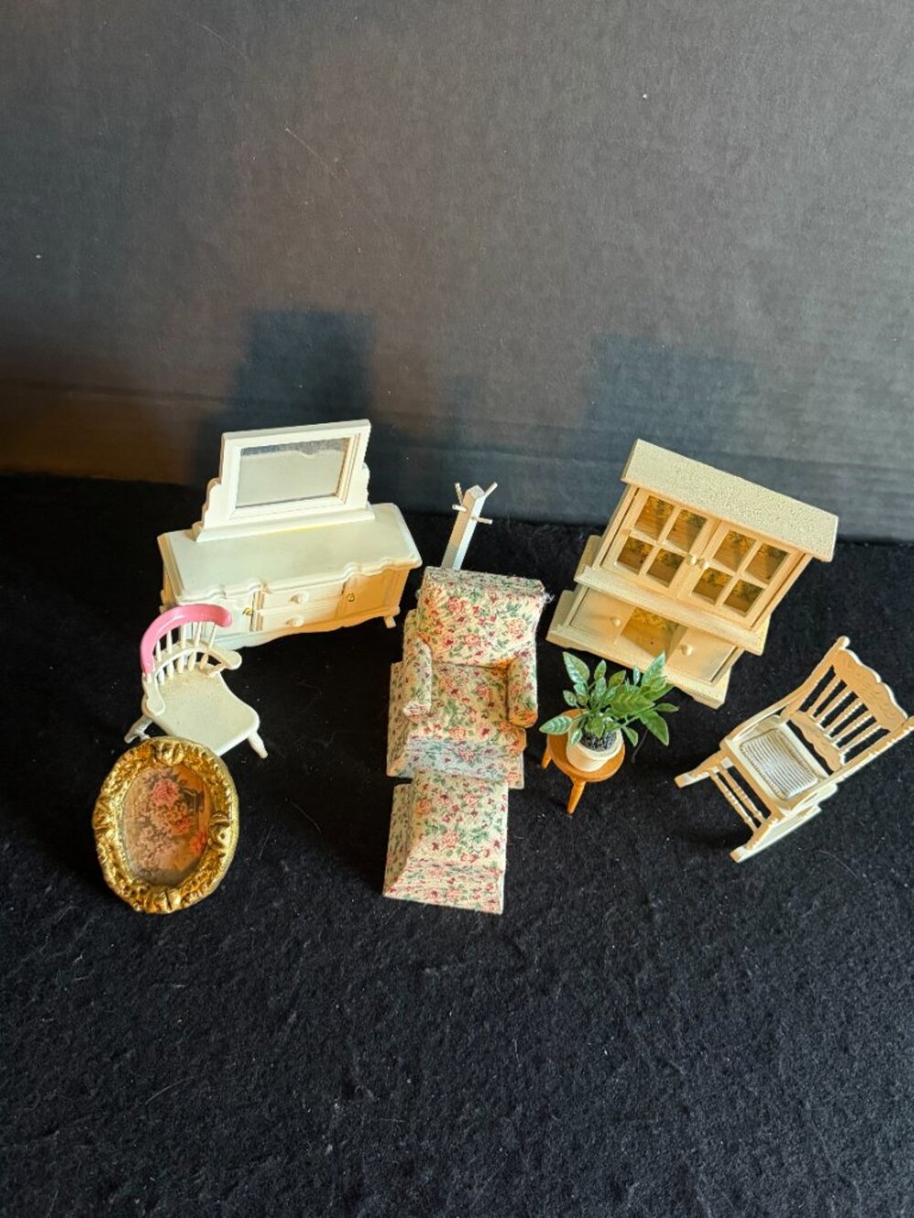 Dollhouse “Misc Living Room” Furniture - Picture 3 of 11